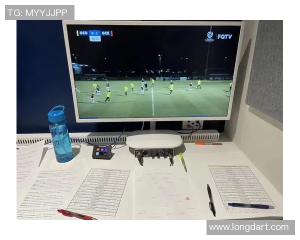 刘娜独家解析足球技巧与战术分享助你提升球场表现