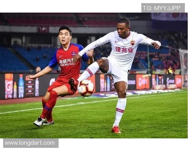 重庆足球队的崛起之路：揭秘他们背后的力量与荣耀